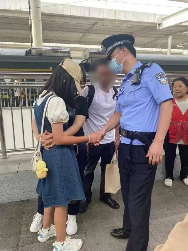 梦见和父母决裂离家出走（梦见和父母闹矛盾离家出走一直在逃） 梦见和父母决裂离家出走（梦见和父母闹抵牾
离家出走不停
在逃） 卜算大全