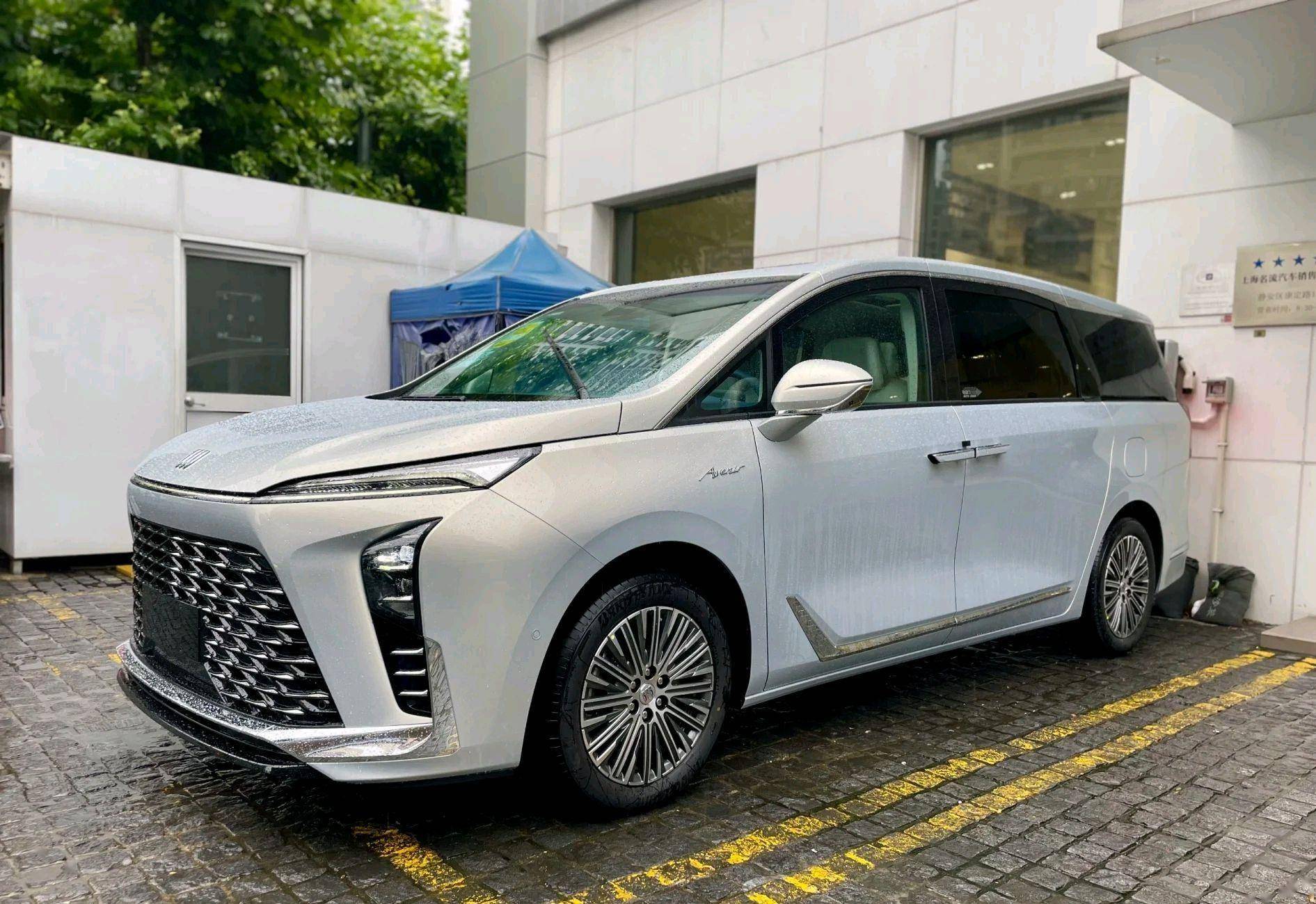 上汽通用"大招"来了!新别克gl8混动版霸气驾临