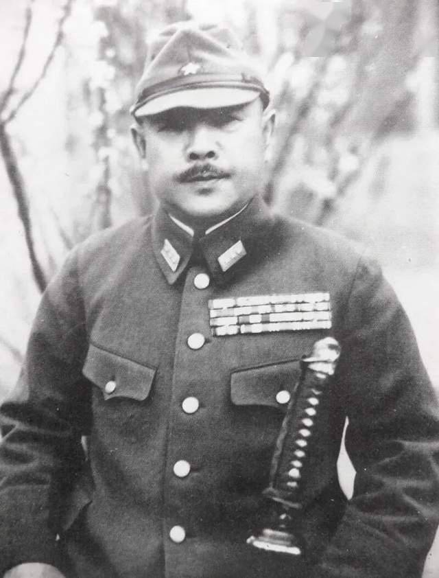 即使如此,阿南惟几将军仍然不愿投降,他疯狂的说:"如果整个国家像美丽