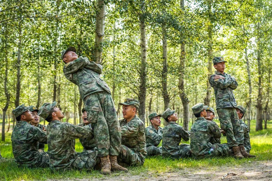 释压蓄能!这样的趣味活动给新战友来一打