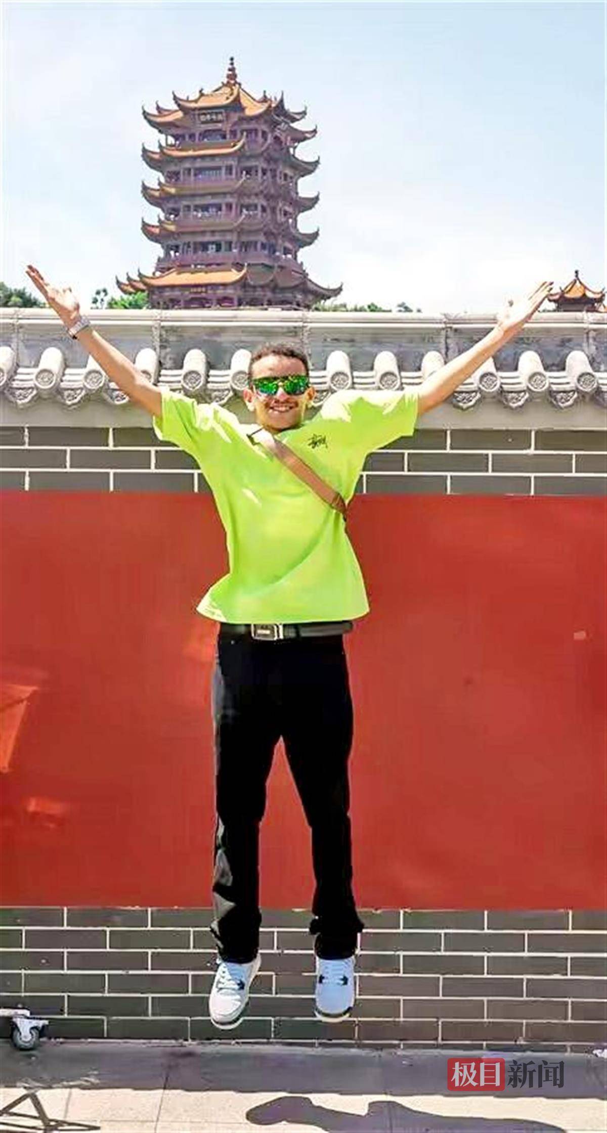 18-Year-Old Arabic Student Goes Viral After Picking Up Wuhan Dialect