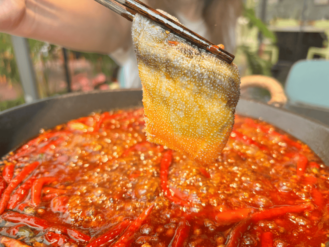 【记渡·纯手工牛油火锅】248元抢8荤4素1小吃4-6人套餐锅底蘸碟全包!