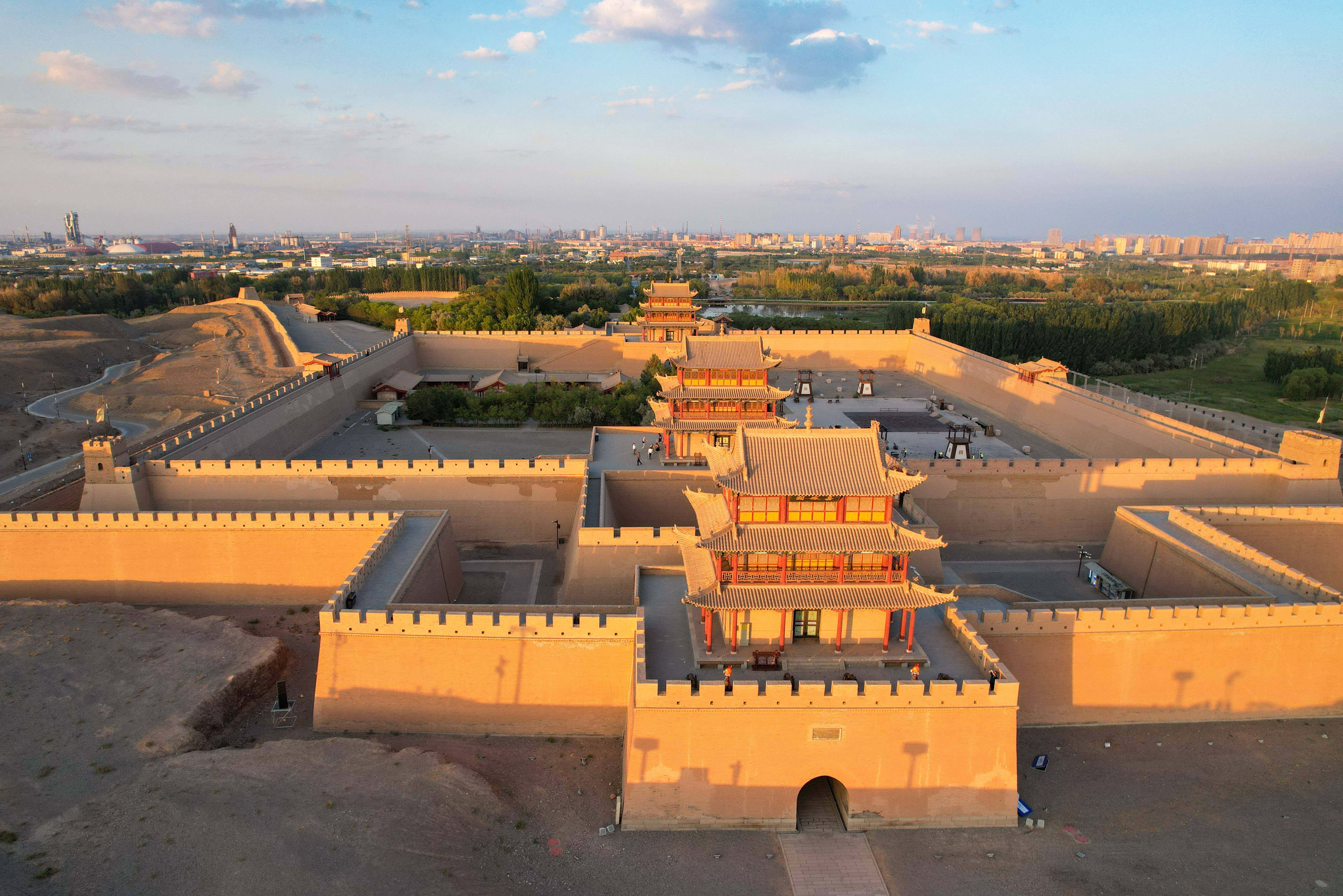 嘉峪关土长城图片