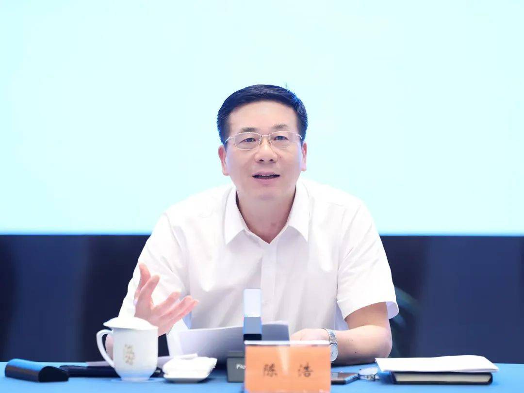 市委书记陈浩与浙江大学发展联络办公室主任,校友总会秘书长刘峥嵘