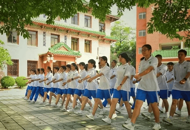 城基中学校服图片