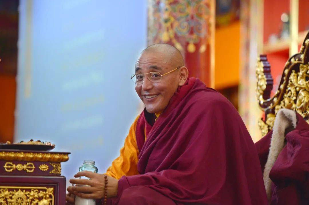 希阿荣博堪布,当今藏传佛教宁玛派上师法王如意宝晋美彭措仁波切颇具