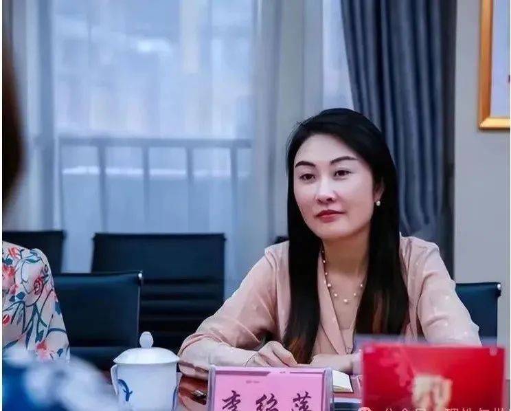 长沙女干部不雅聊天已离职，涉事男方为再婚后的前夫外甥