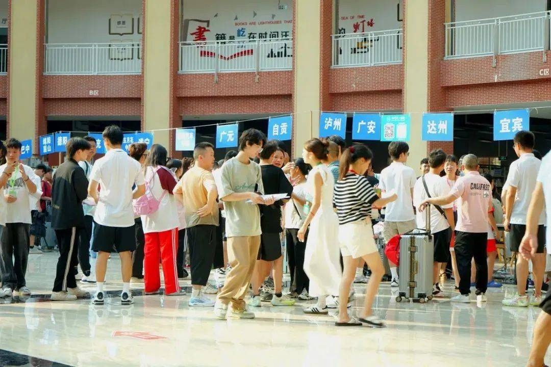 贵州黔南科技学院迎新现场|贵州黔南经济学院迎新现场|西南交通大学