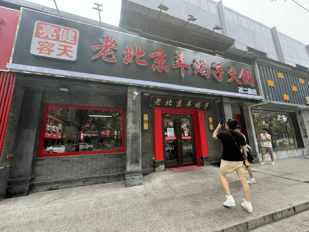 “人心不凉,让英雄的店一直火。”_栾留伟_顾客_店里