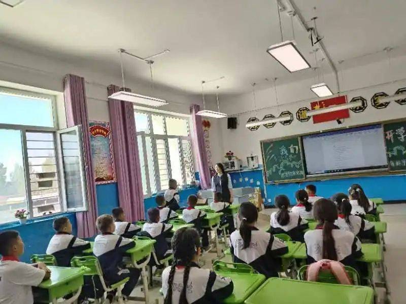 喀拉通克镇铜新小学富蕴县喀拉通克镇铜新小学为了让学生从假期节奏