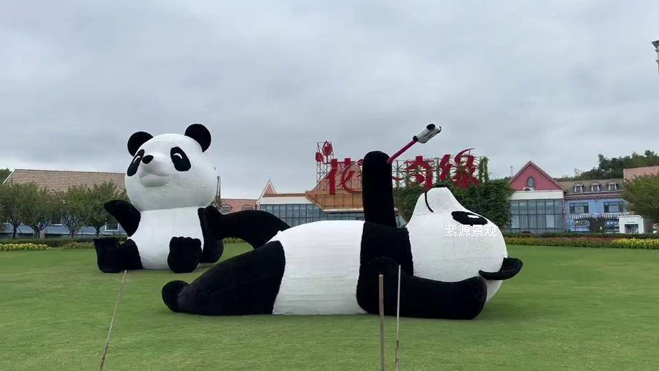 绿雕 稻草人 网红打卡 稻草人王国 国宝熊猫