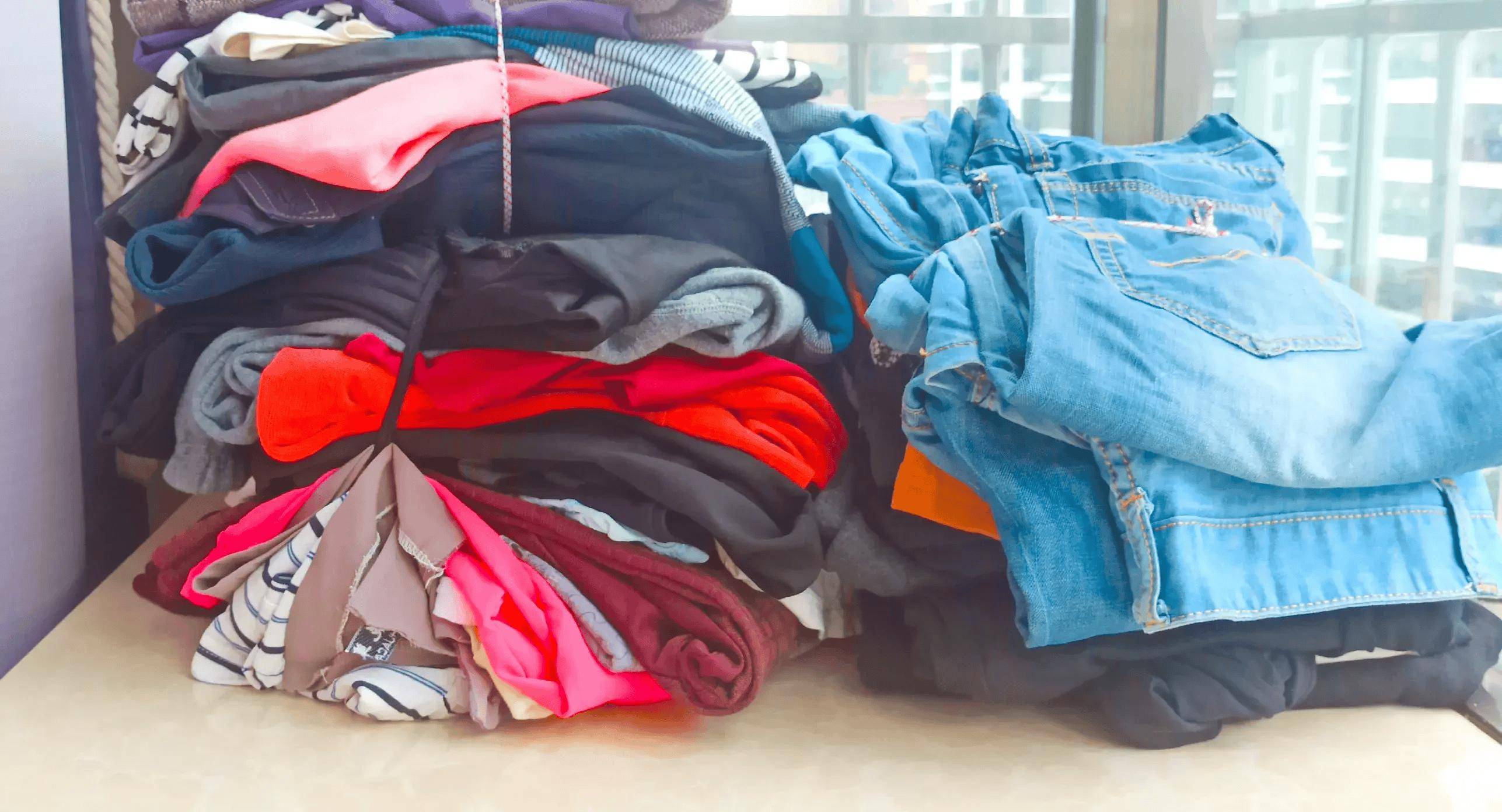 忙半天整理衣柜,堆积多年的衣服终于断舍离了,以后不轻易买衣服