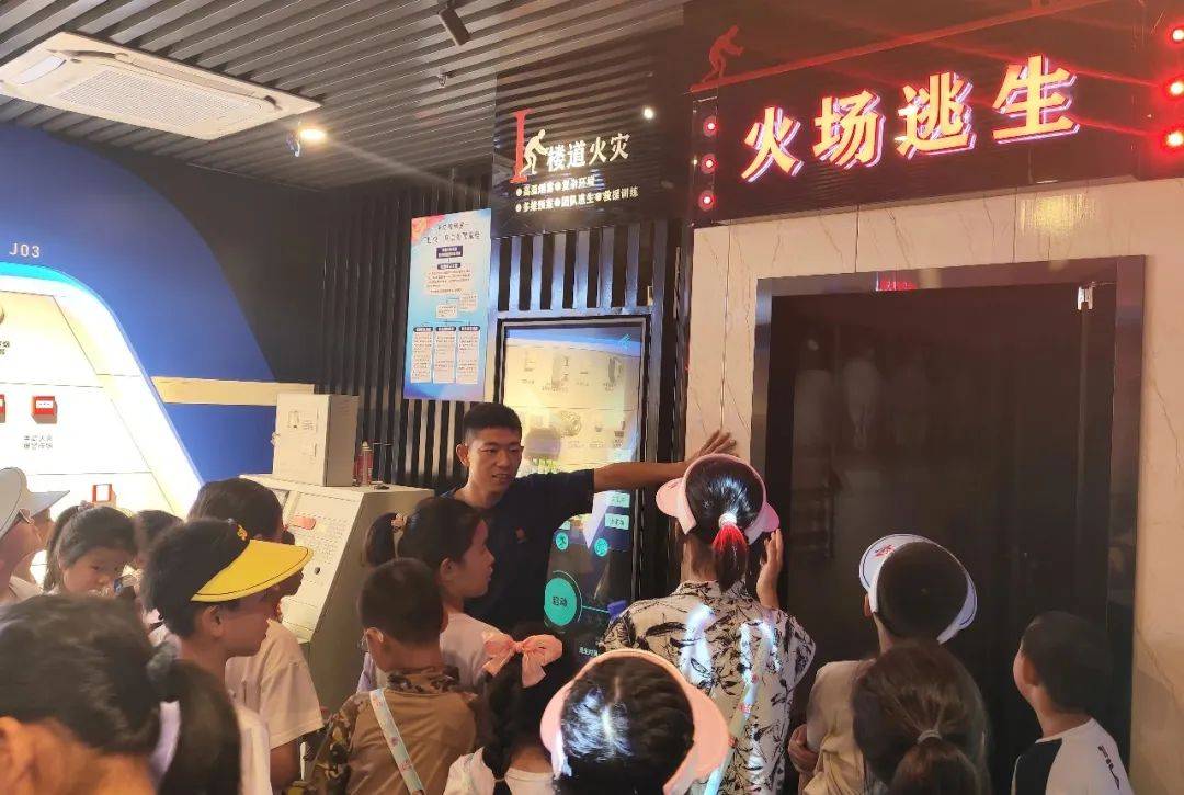 石景山区消防救援支队以消防体验馆,各队站等宣传阵地为依托,通过"零
