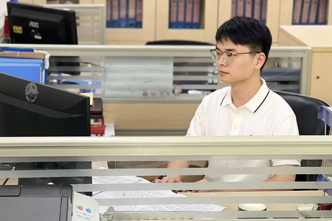 【学习身边榜样】第七期丨许晓明:挺膺担当城管"蓝",奋斗激扬"青"力量