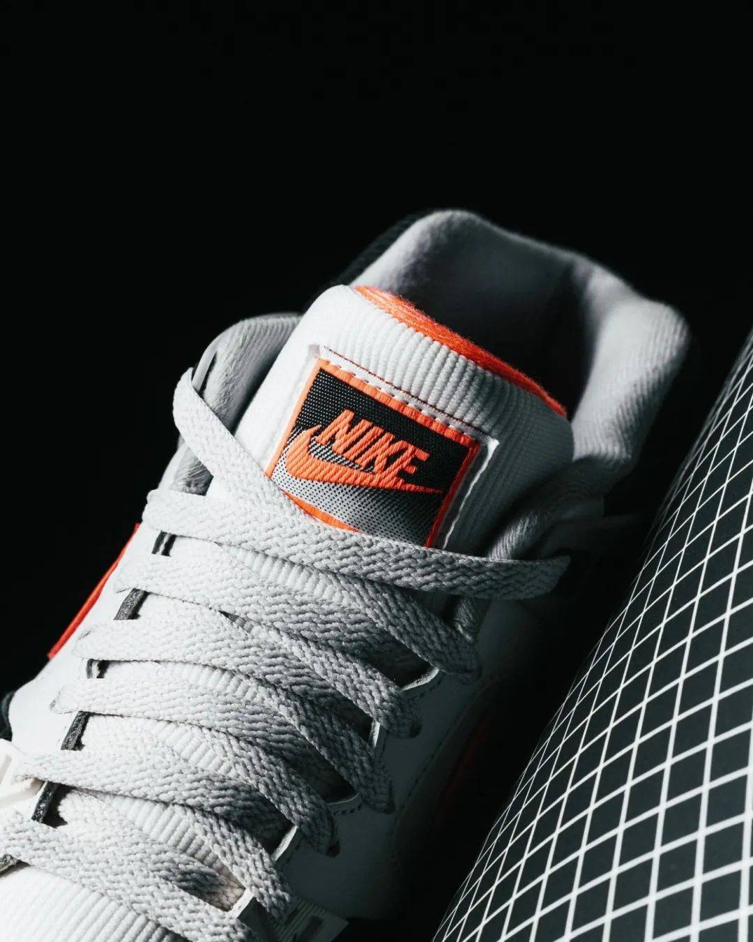 air yeezy 2 都模仿它!nike「传奇球鞋」复刻回归!