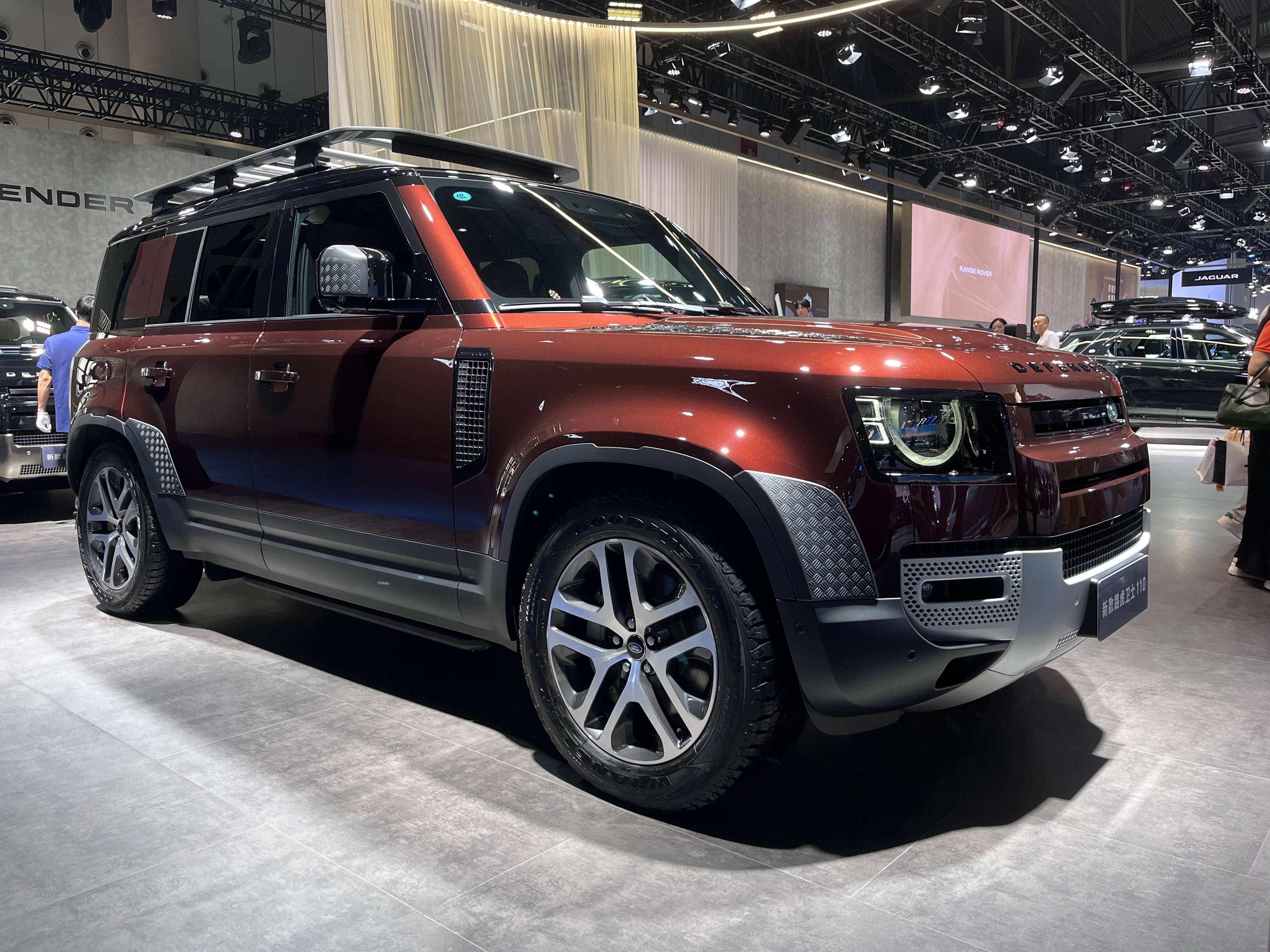 2024成都车展:新款路虎卫士迎国内首秀