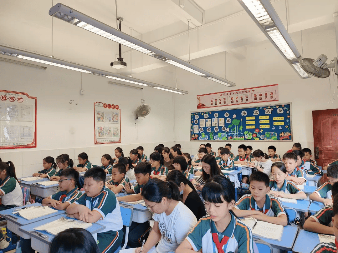 广州市荔湾区君诚博雅实验学校召开全学科"生本"课堂教学研讨会