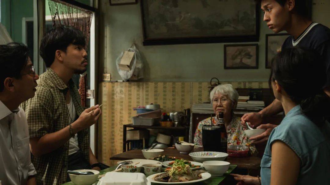 华人家庭的"继承之战",没想到这么好哭_阿安_姥姥_电影