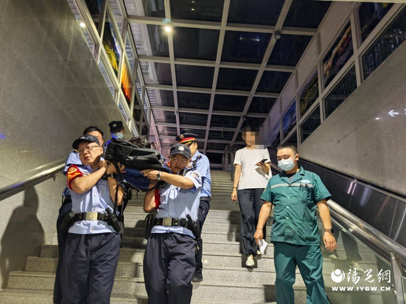 为生命停车!这趟高铁在宁强南站临停3分钟_次列车_旅客_男子