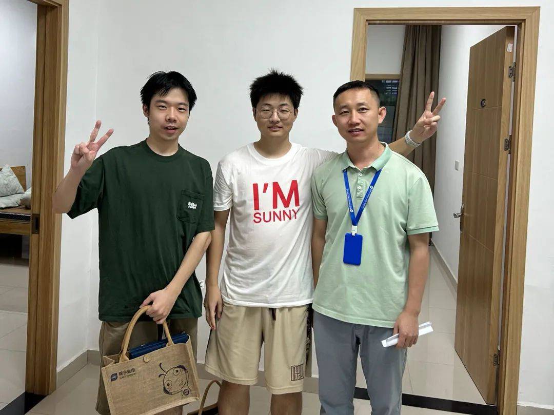 关怀入寝,以心暖新