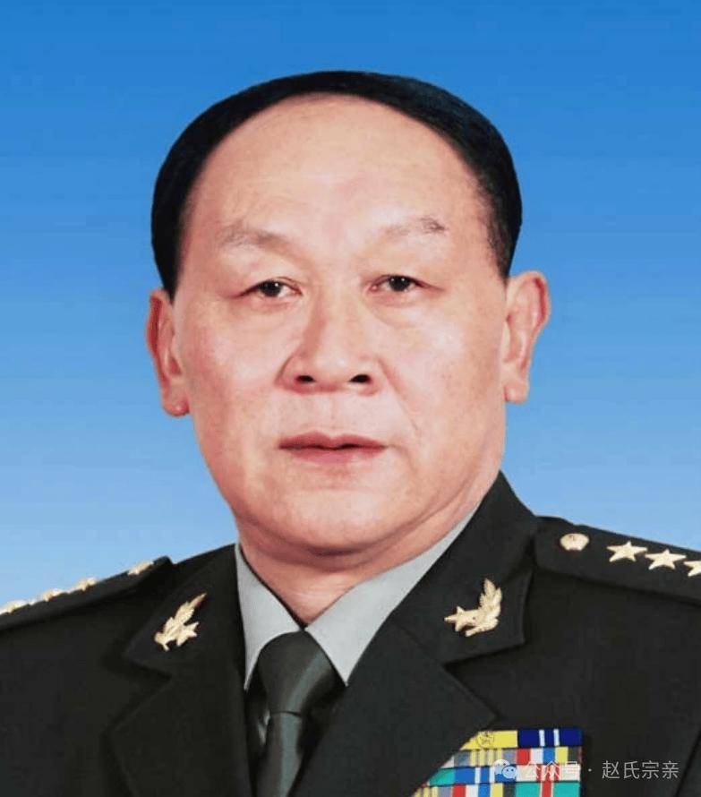 梁光烈在军中有极高的威望,他既担任过国防部长,又曾担任过总参谋长