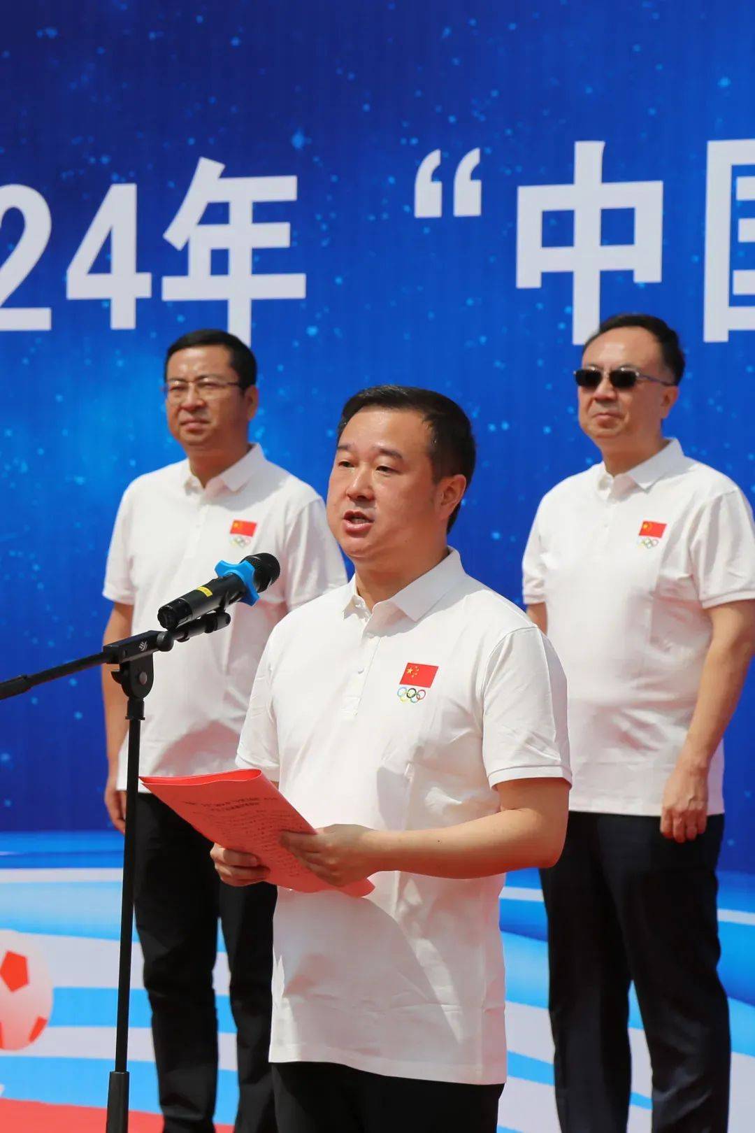 仪式上魏巍代表留坝县向参加本次活动的嘉宾运动员以及各界朋友表示
