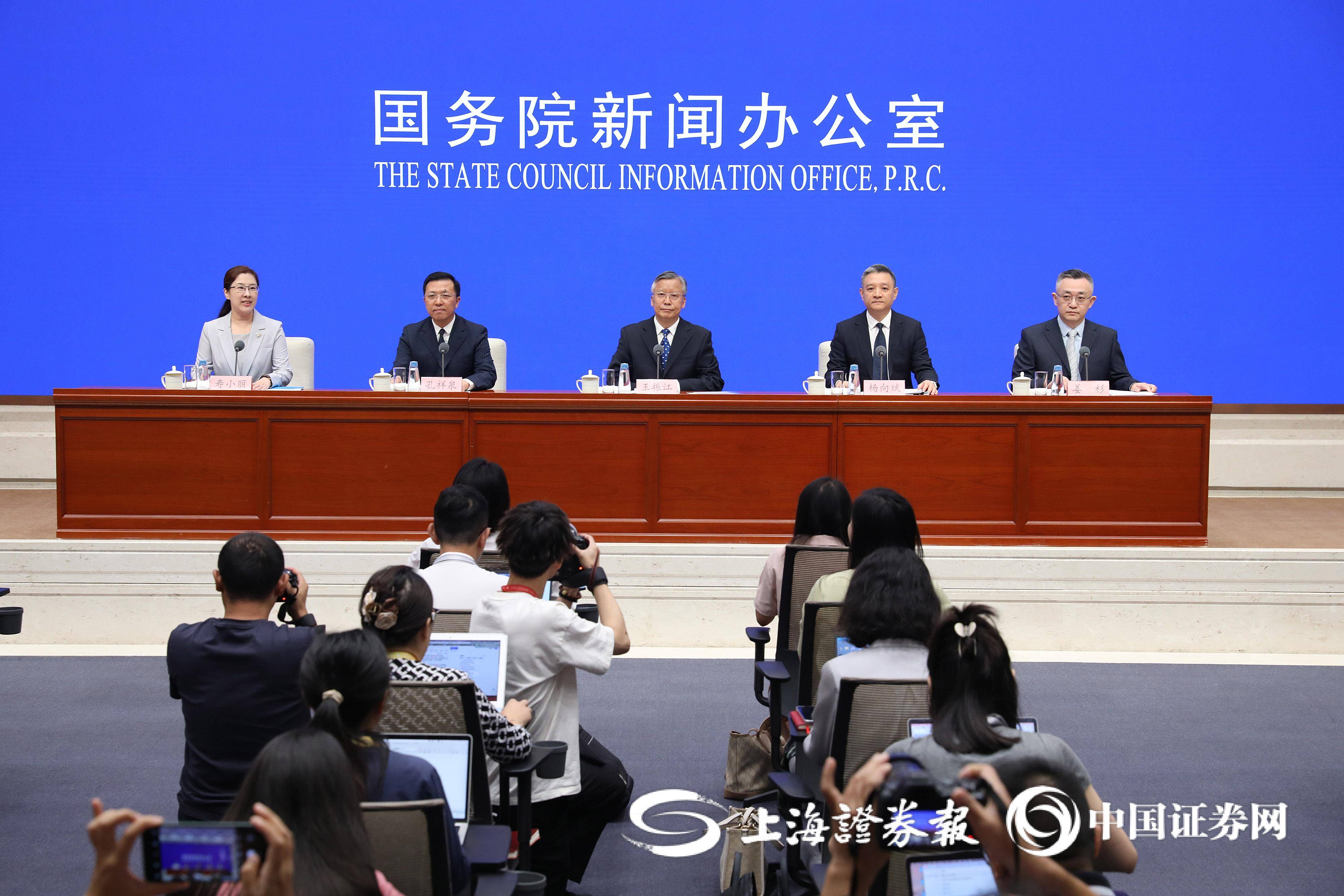 司法部副部长王振江:2023年司法部共审查完成51件立法项目 同比增长96.2%_发展_涉外_国务院