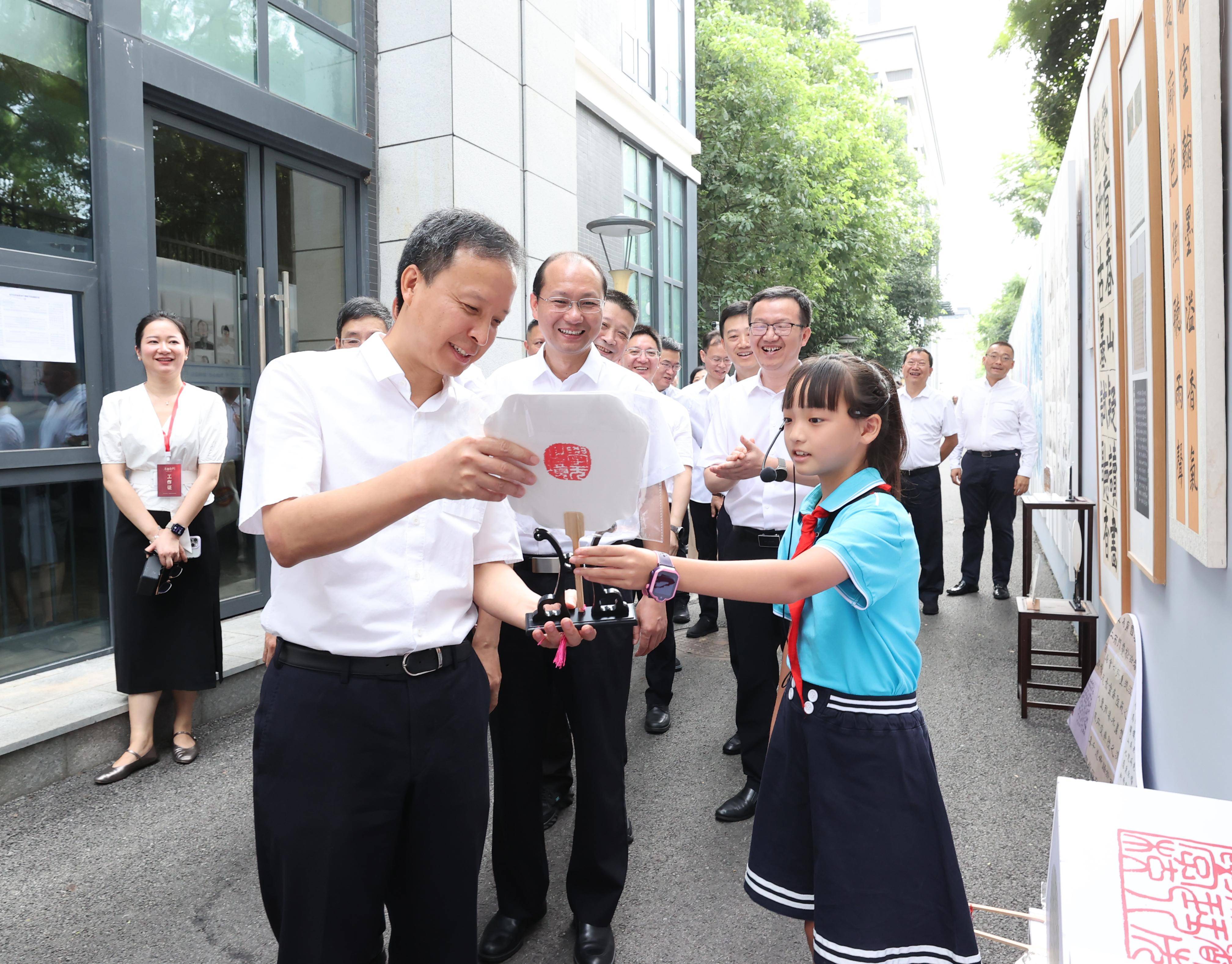 金牛区举行庆祝第40个教师节活动