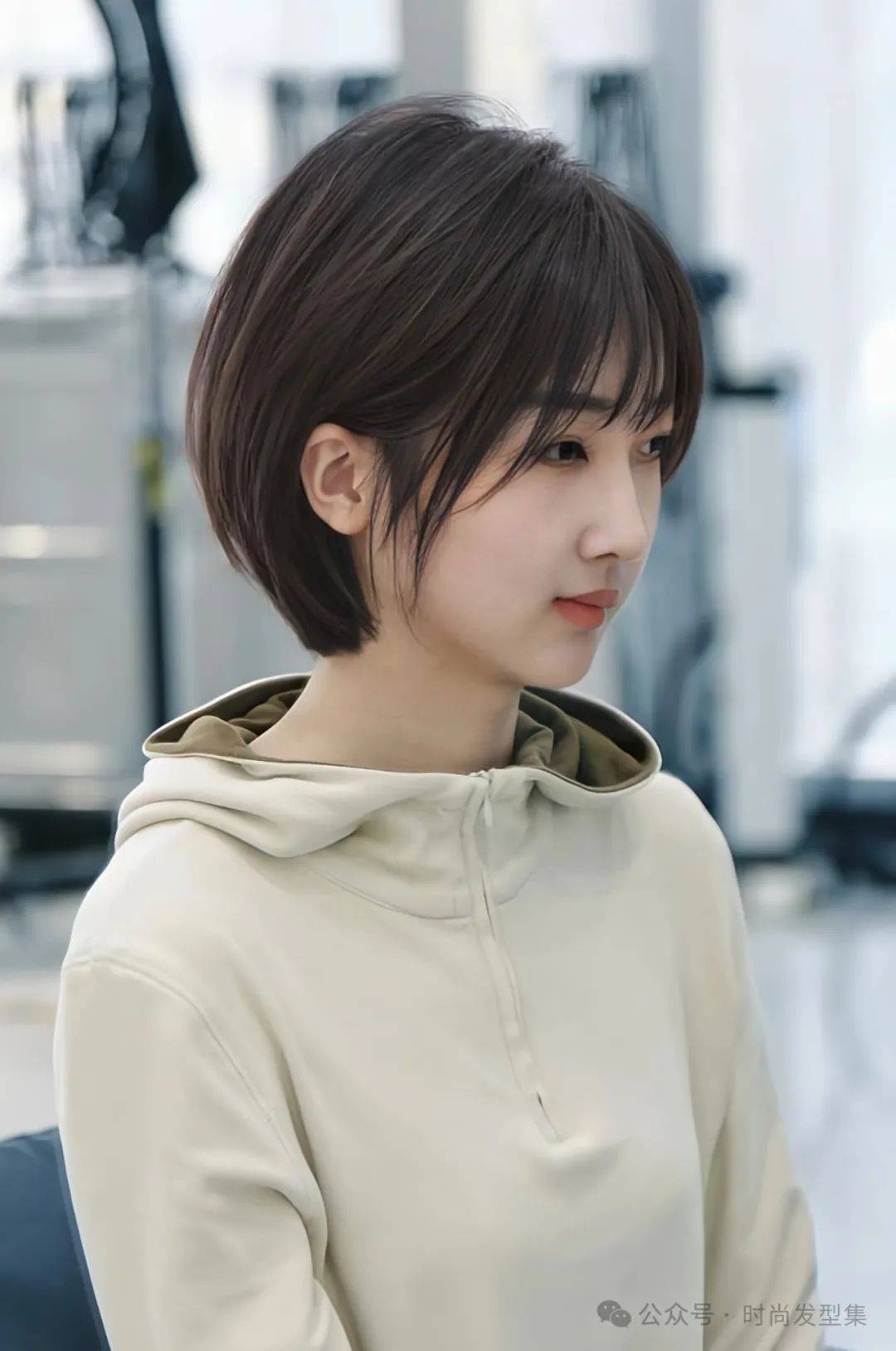 秋款" 元气撇耳头 " ,性感且迷人_发型_短发_造型