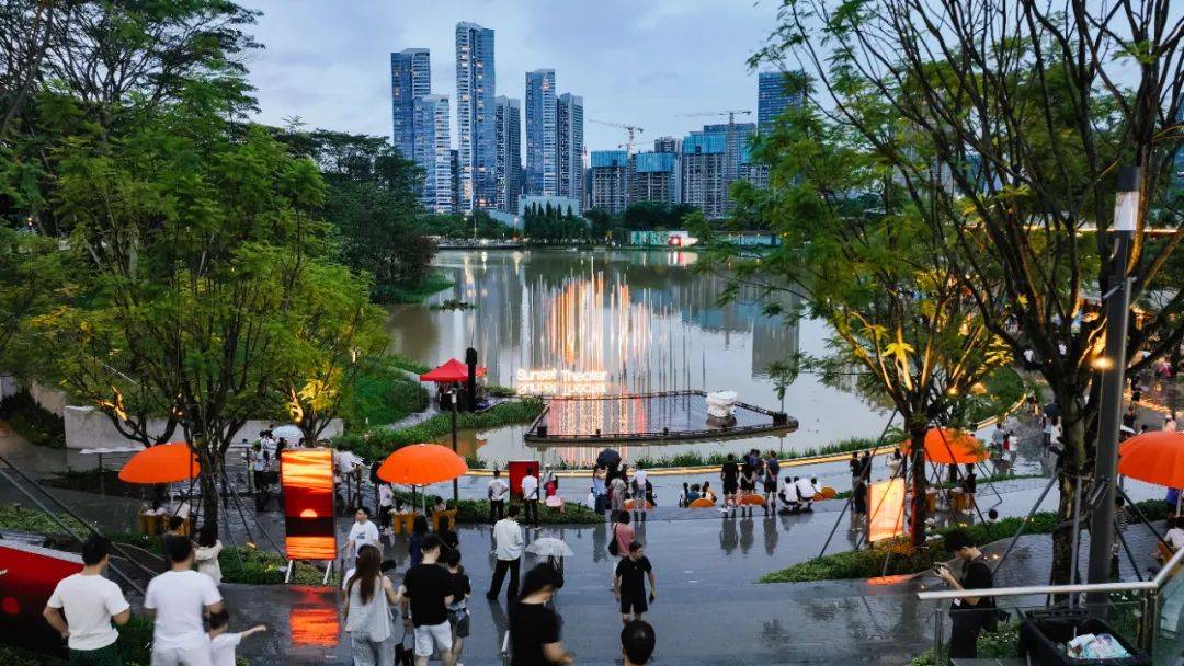 探访「深圳大运天地」,极致化公园商业是如何打造的?| iziRetail热点_项目_广场_南区