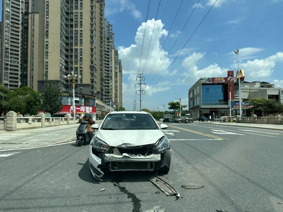 双城昨晚发生的车祸图片