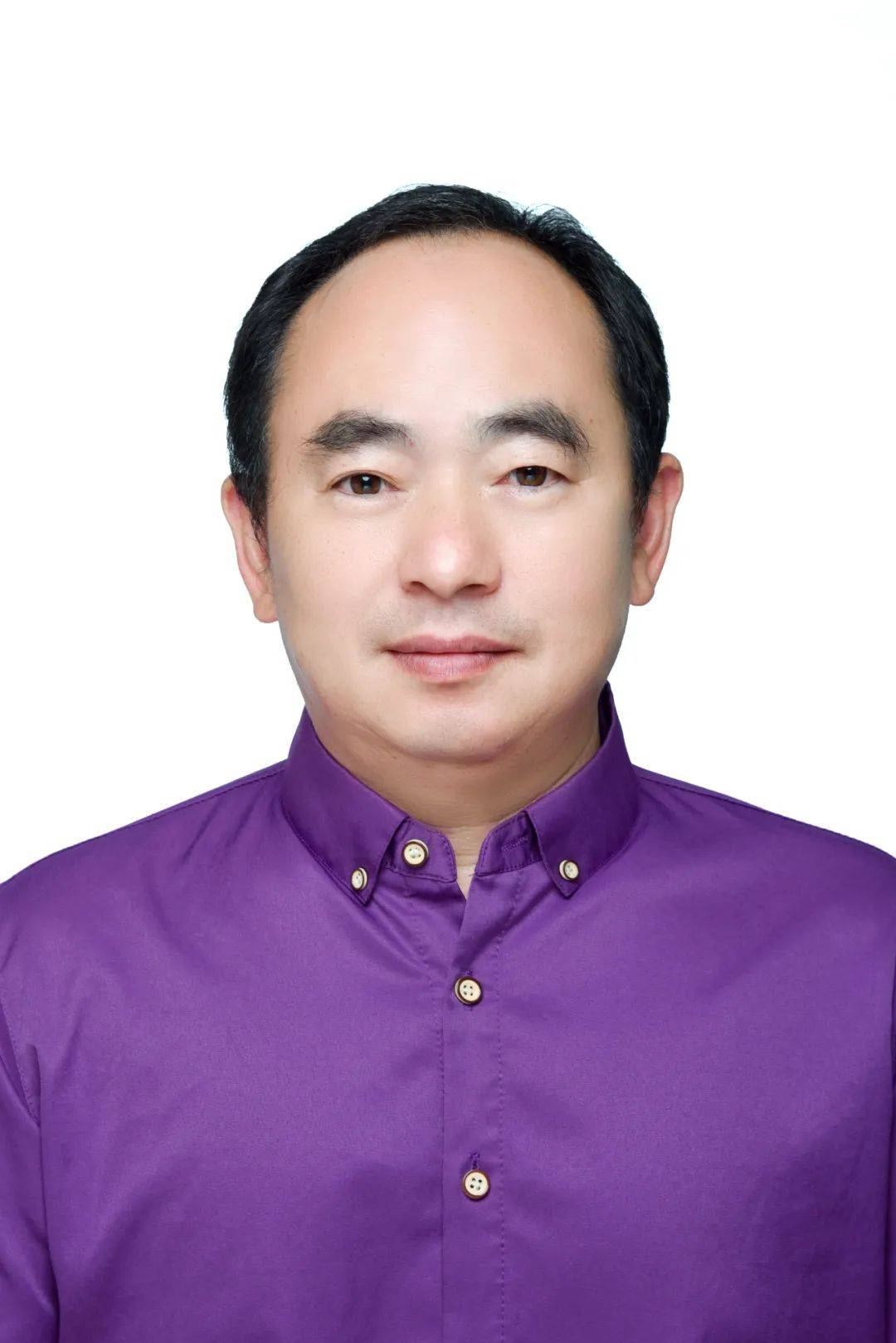 热烈祝贺我校易斌刘诚宽老师荣获广西壮族自治区模范教师荣誉称号