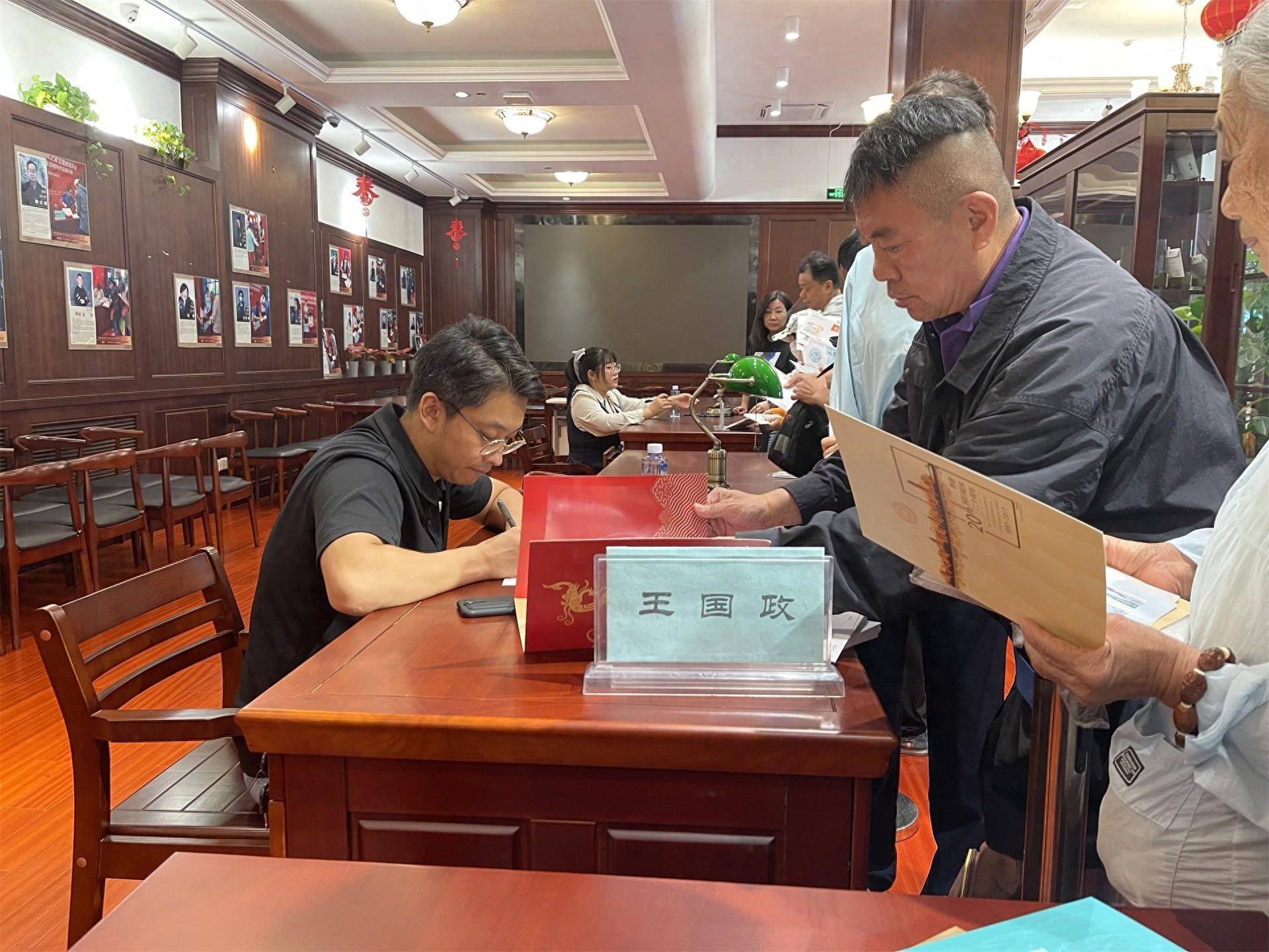 来自中国集邮有限公司的三位邮品设计师