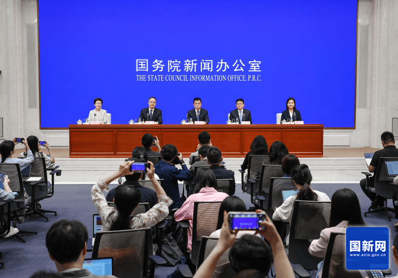 国新办举行“推动高质量发展”系列主题新闻发布会(国家卫生健康委员会)(文字实录)_服务_工作_雷海潮