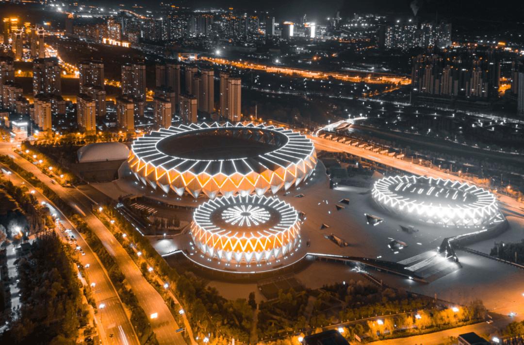 跟着抱抱游西区