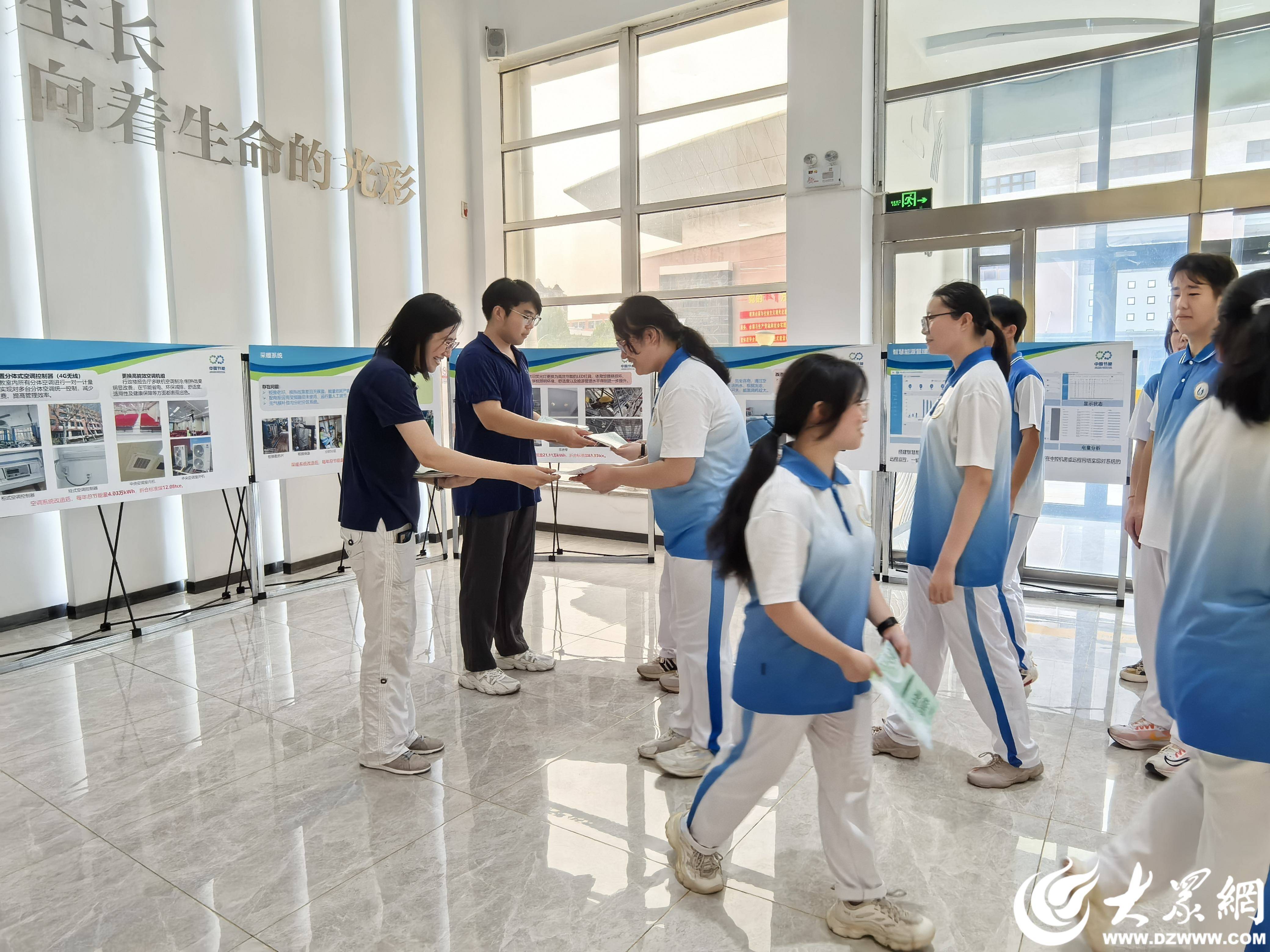 "学校照明系统更新升级,教室空调配置分体空调智慧化控制器,实现平台