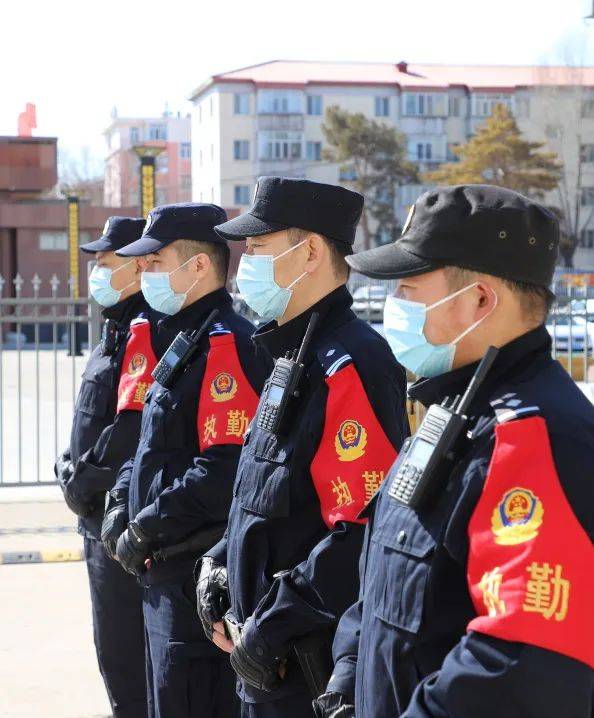 警察肩章3朵花图片