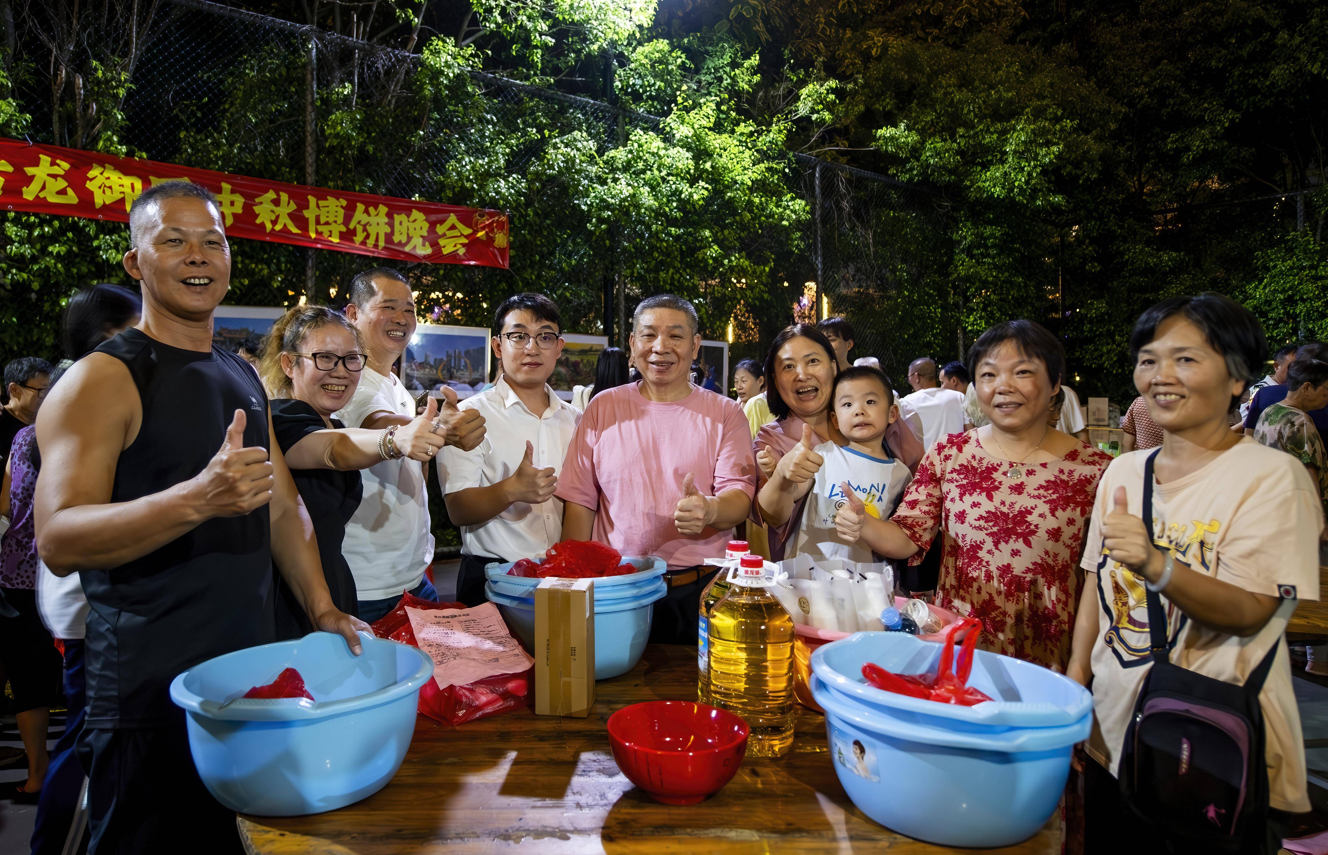 推饼现场图片