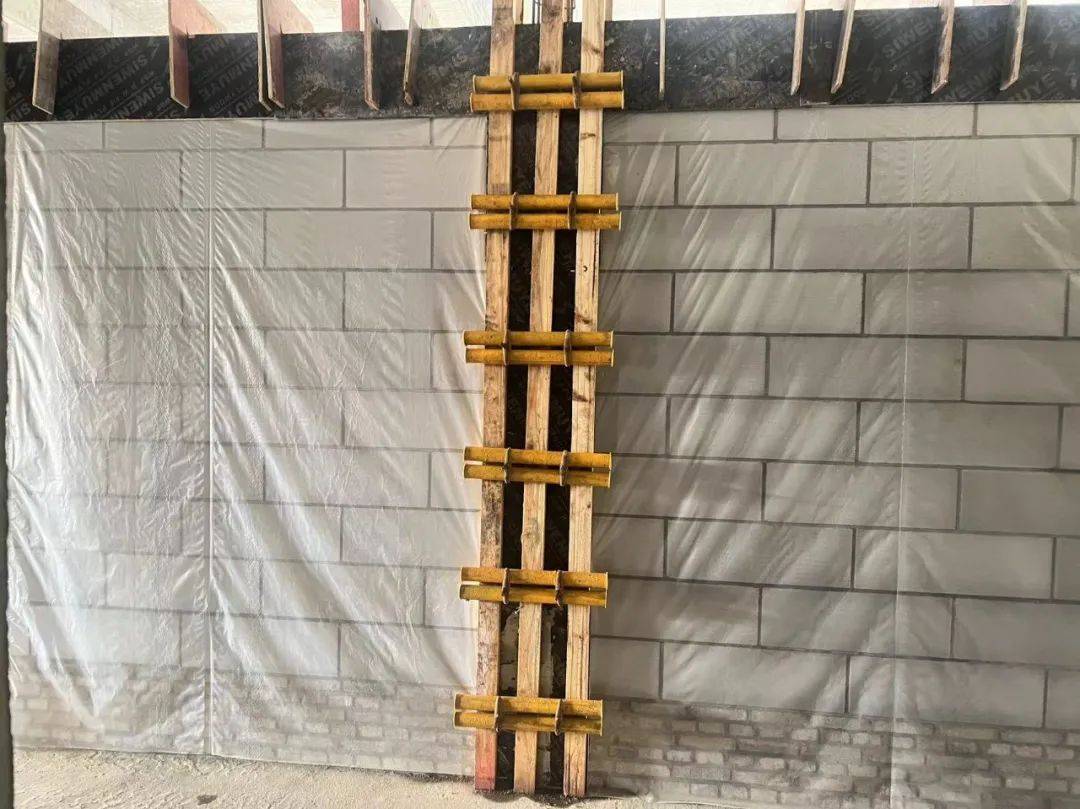如项目运用的圆柱定型模板工艺和墙模板加固工艺,让模板周转次数增加