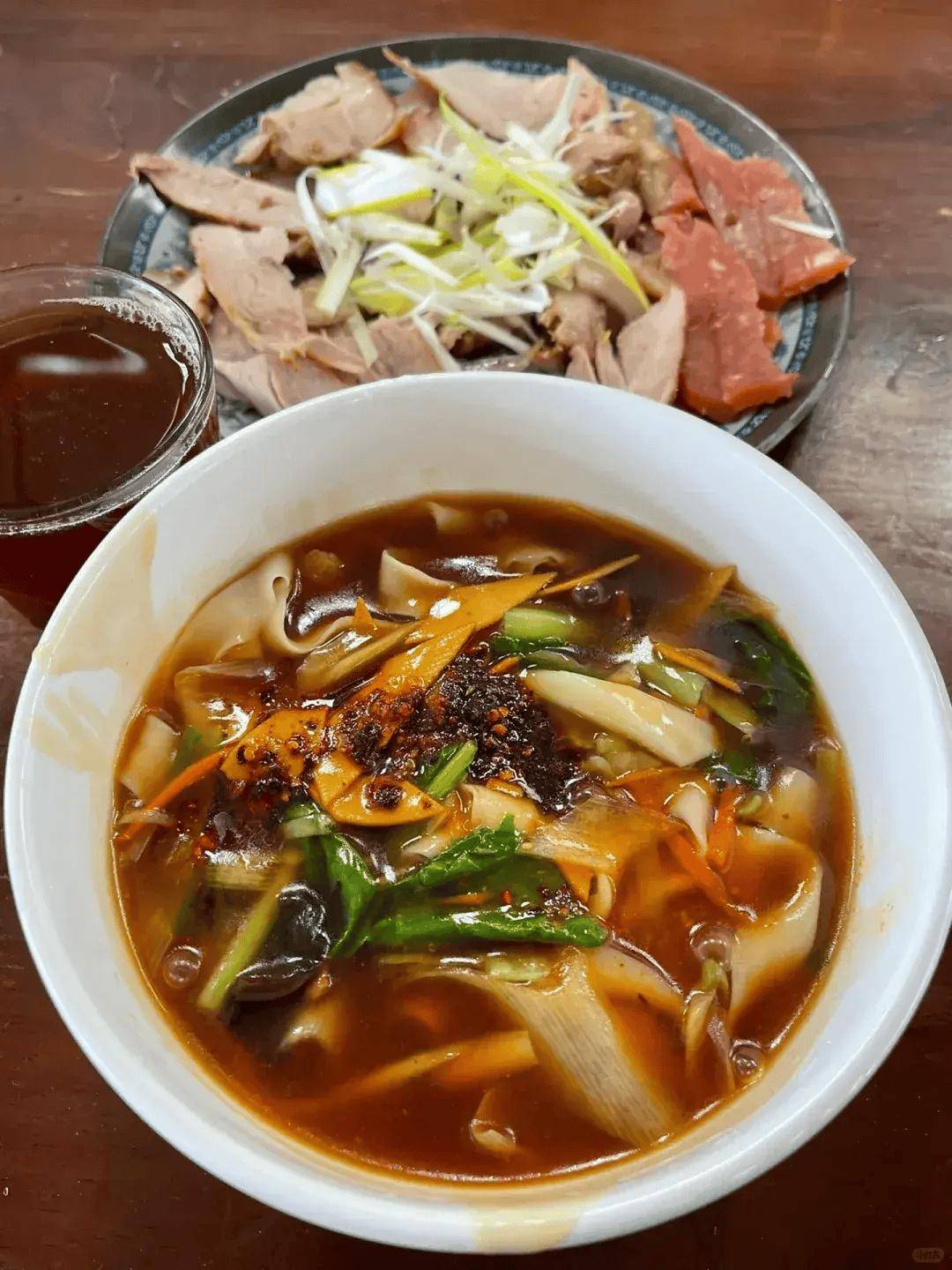 有句话说得好:"一日两顿三套车,不辞长作凉州人!