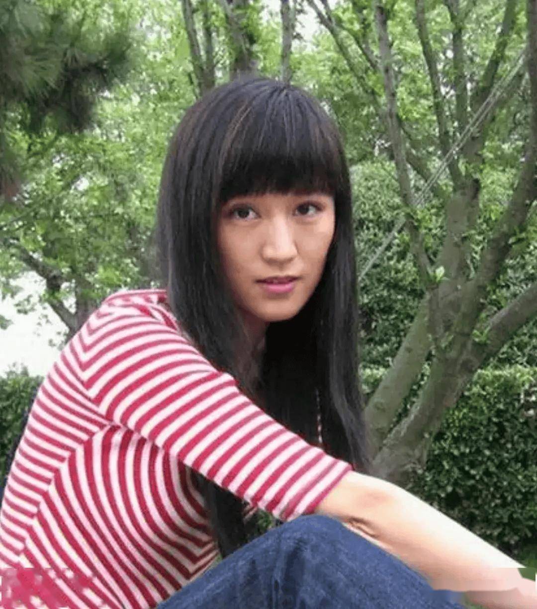 鲍蕾回黑龙江老家,一家四口共用两张脸,48岁陆毅脸部僵硬