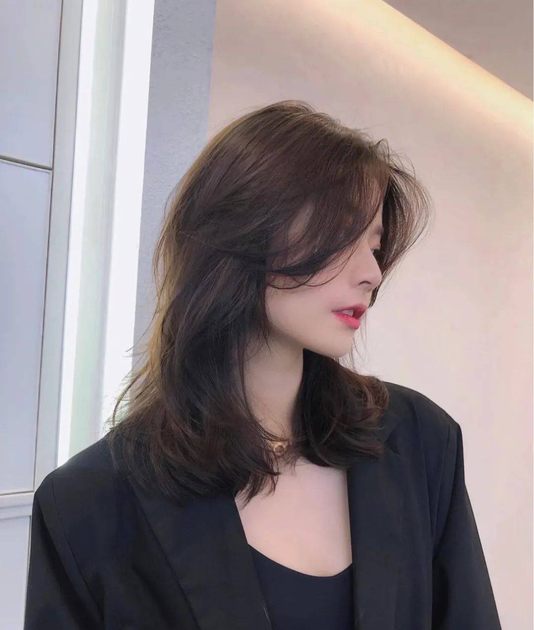 层次感中发烫发摆脱路人感