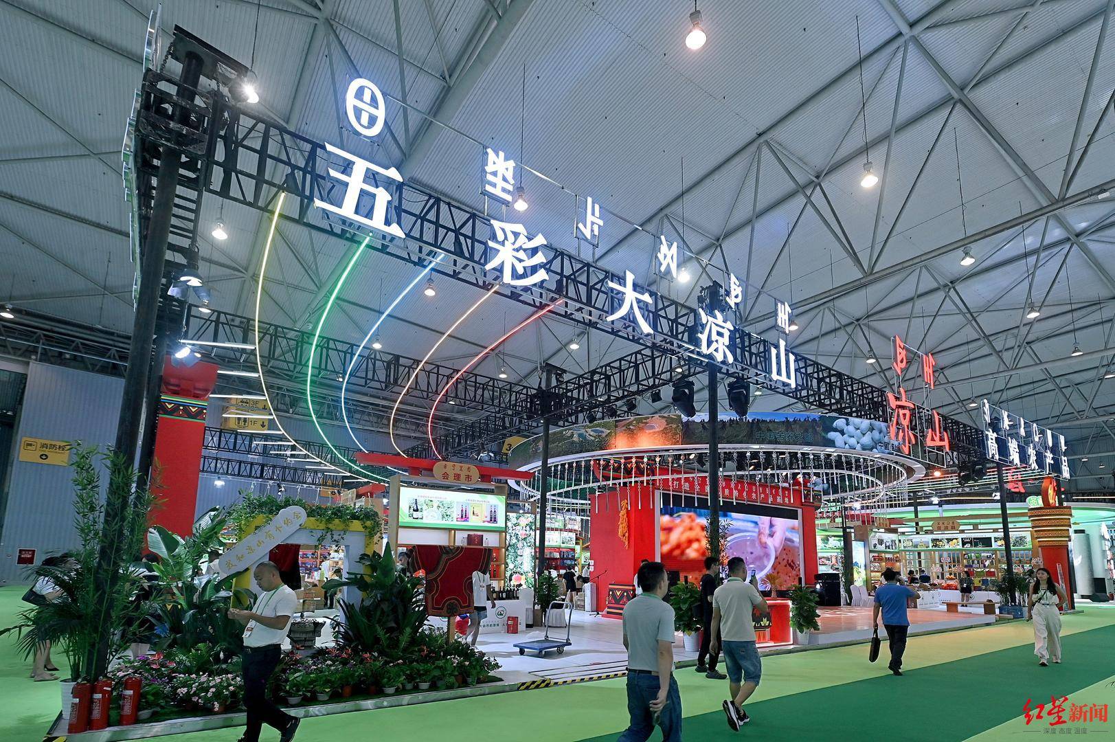 农博会开幕!成都"天府源"农产品受关注,现场签约金额近60亿