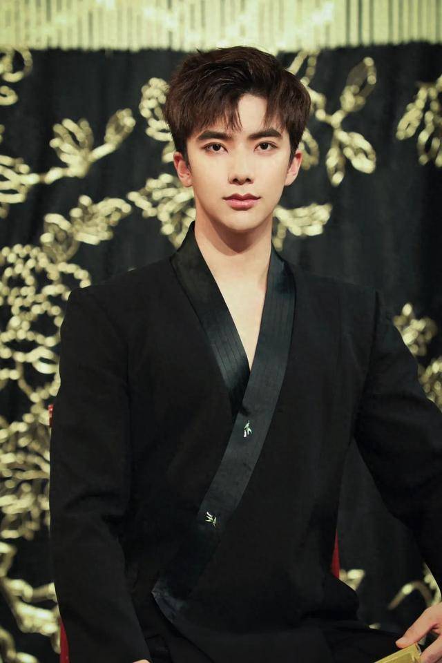 30岁开始追星,给外国观众“亿点点”中式震撼的郭雨昂_京剧_表演_文化课