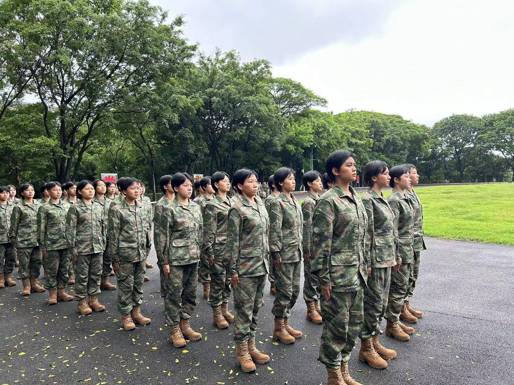 部队女兵训练图片