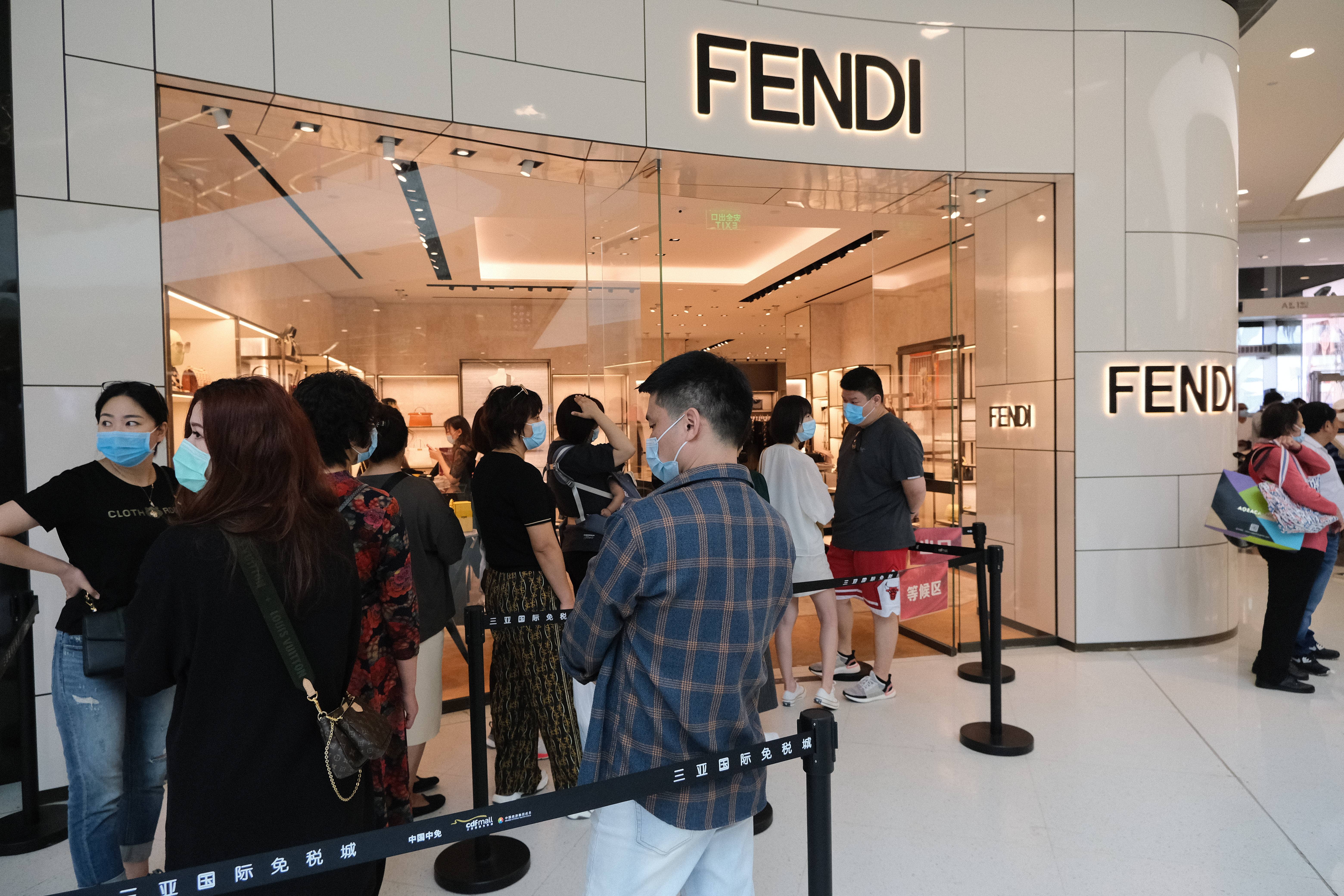 沪深港股市大涨，国际奢侈品集团的股价也疯了 第2张