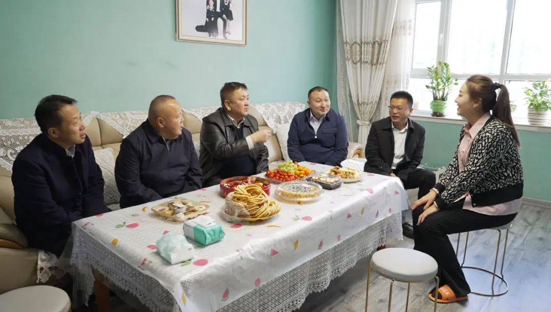 吉木乃县四套班子领导开展"国庆"前夕慰问活动