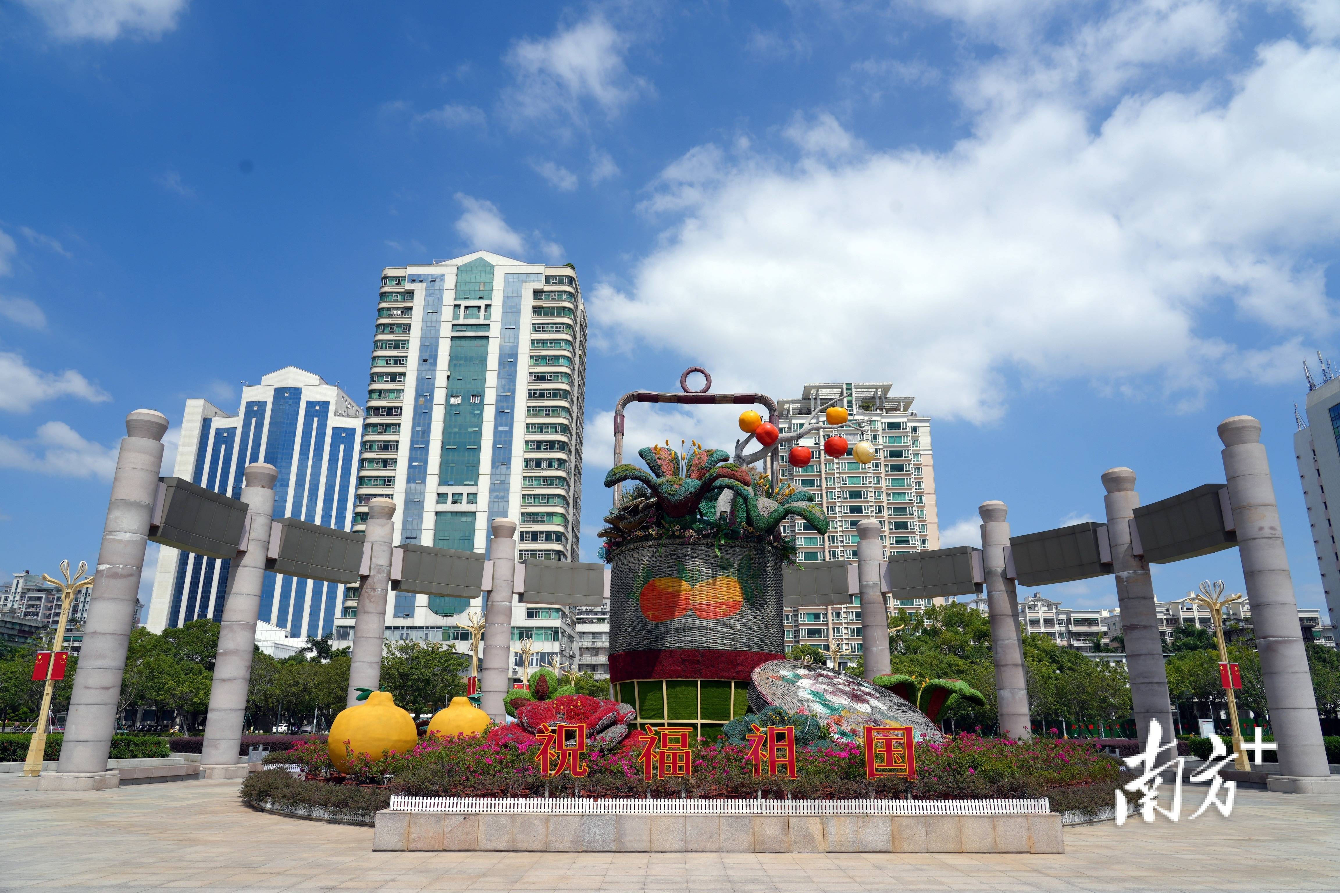 图集|"中国红"扮靓汕头大街小巷