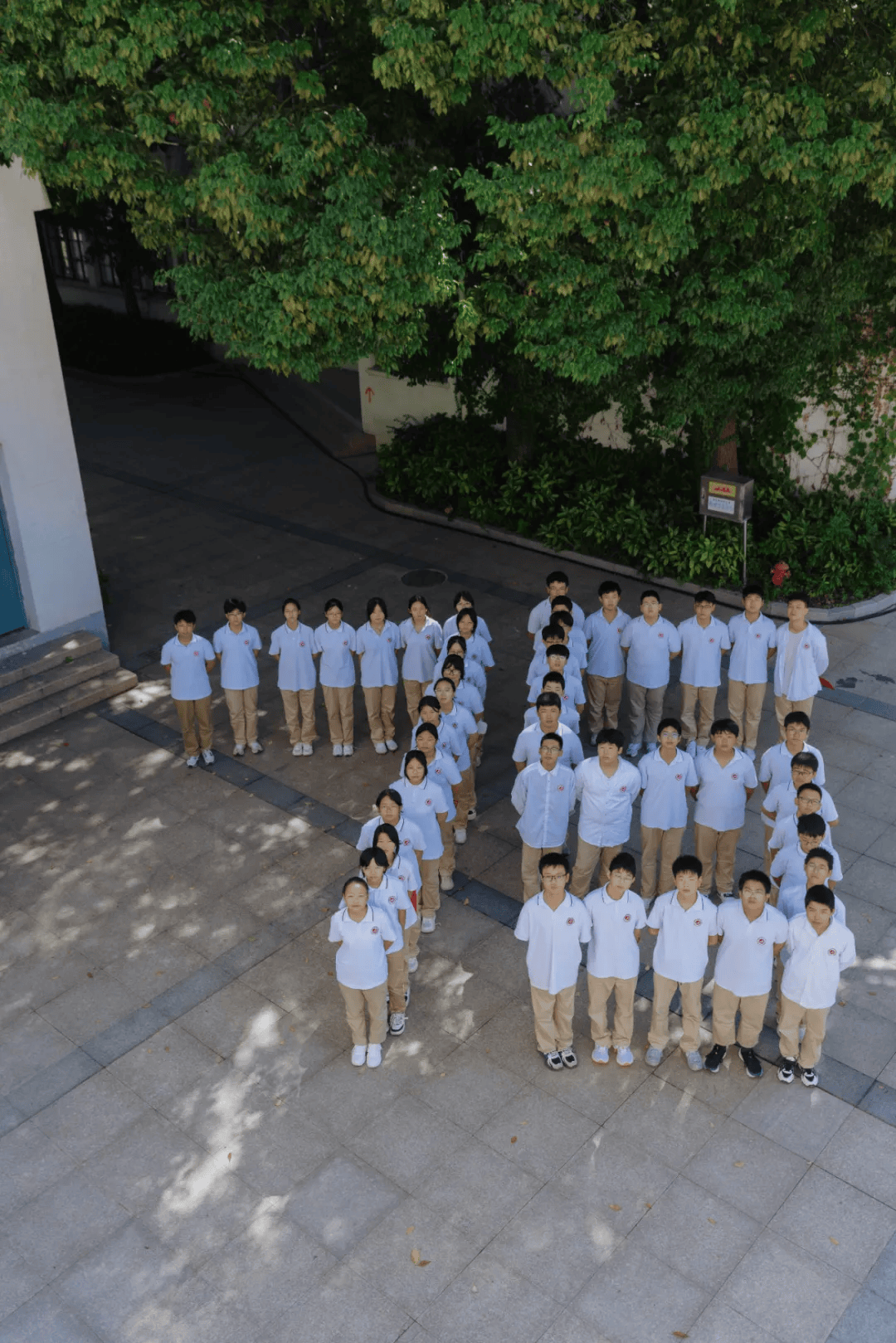 我与国旗合个影!宝应城北初中师生花式告白祖国