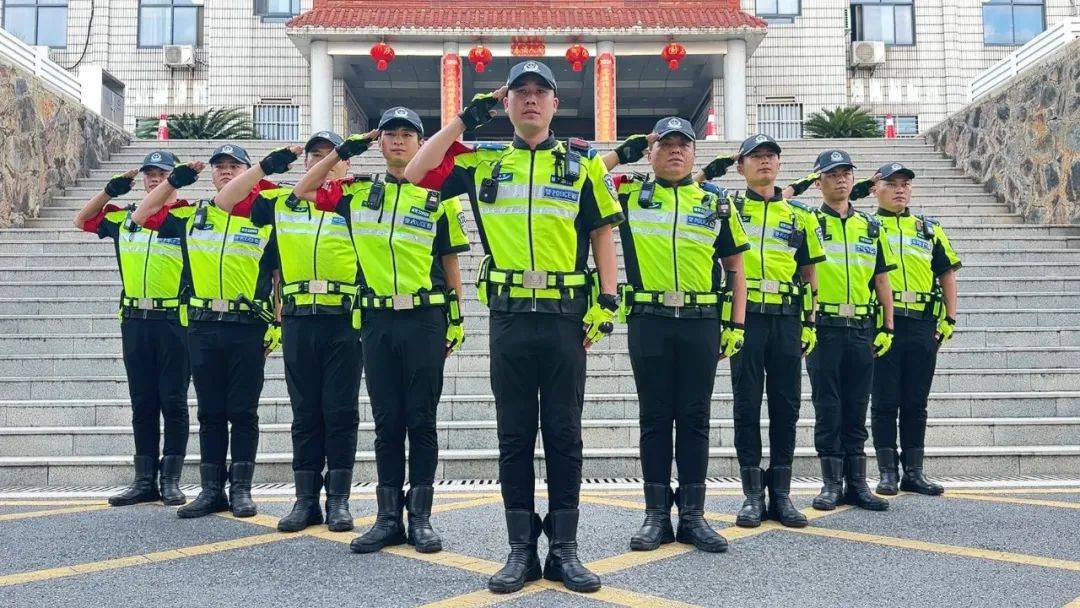 交警铁骑正式亮相